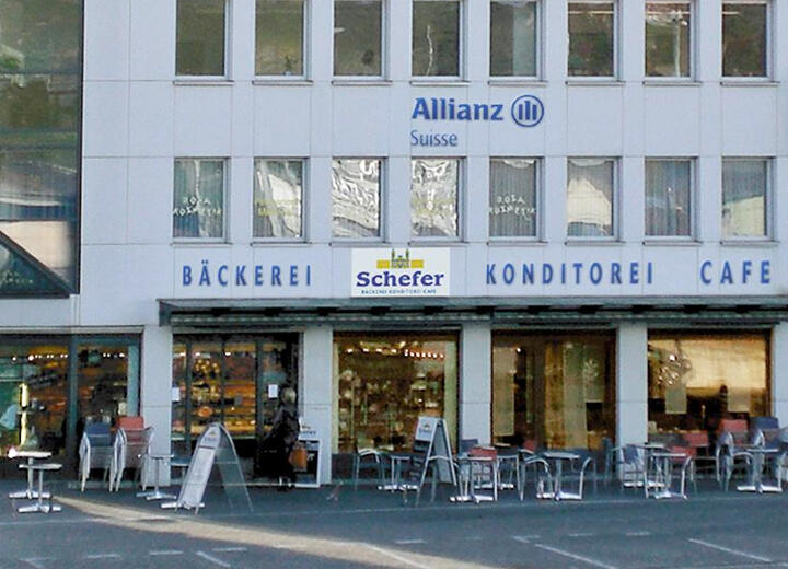 Am Bahnhofplatz in Einsiedeln wird mit Weitsicht gebaut und ein zeitgemässer Laden mit Café errichtet.